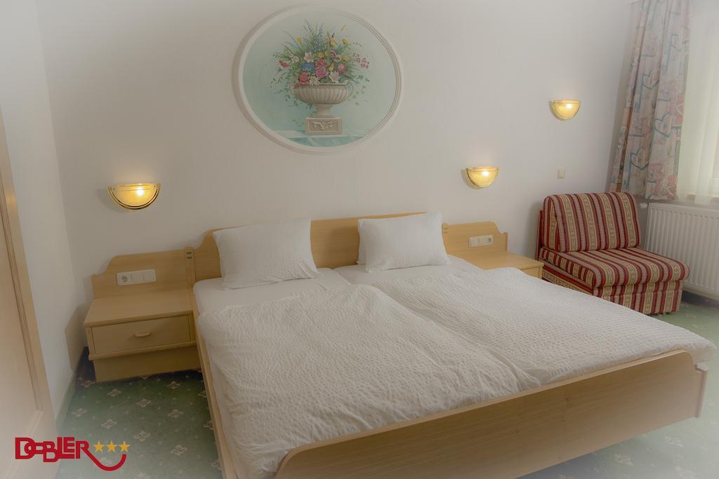 Ferienhotel Dobler Weissenbach am Lech Pokoj fotografie